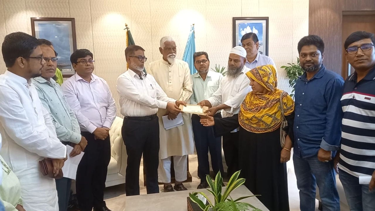 ট্রাকচাপায় নিহত যুবদল ও ছাত্রদল নেতার পরিবারের পাশে নাসিক