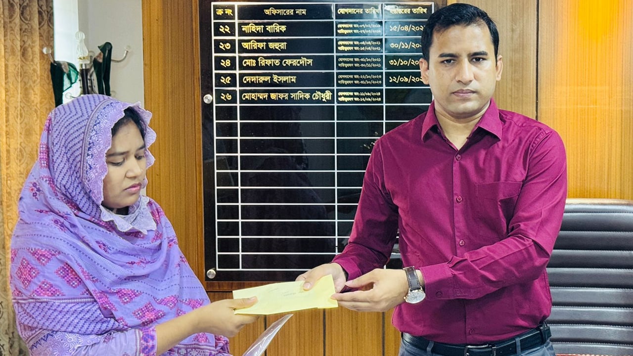 অদম্য ইমার উচ্চশিক্ষায় পাশে দাঁড়ালেন ইউএনও