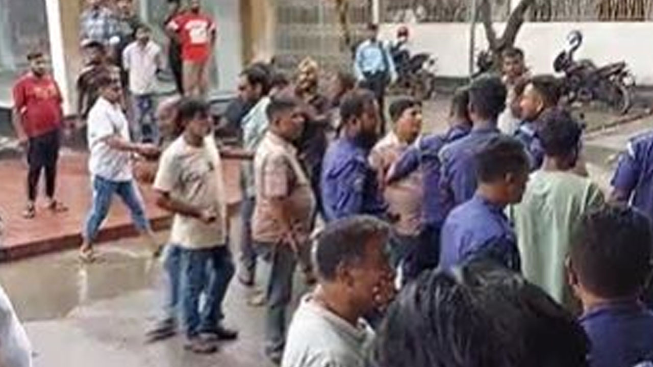 কোরবানির হাটের দরপত্র নিয়ে বিএনপির দুই গ্রুপের সংঘর্ষে আটক ১২