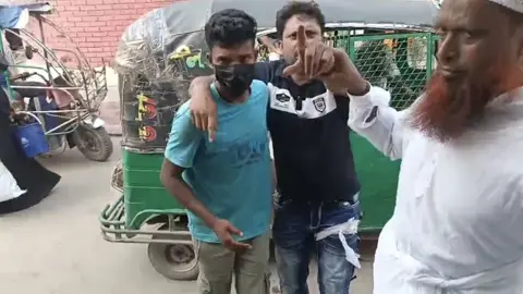 ফতুল্লায় ইটভাটার নিয়ন্ত্রণ নিয়ে দুই গ্রুপের সংঘর্ষে গুলিবিদ্ধসহ আহত ১০