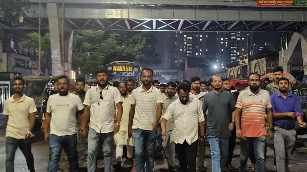 আ.লীগ ও ছাত্রলীগের বিরুদ্ধে নিউমার্কেটে ছাত্রদলের বিক্ষোভ