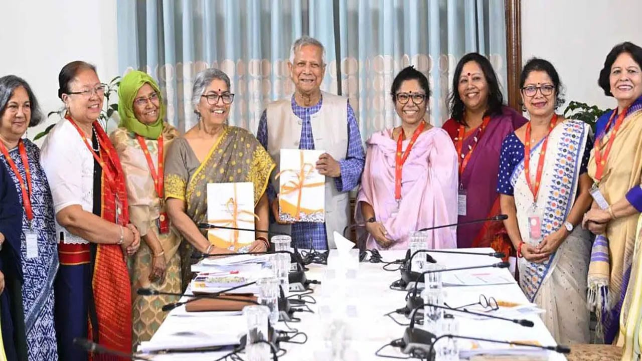 প্রতিবেদন জমা দিল নারী বিষয়ক সংস্কার কমিশন
