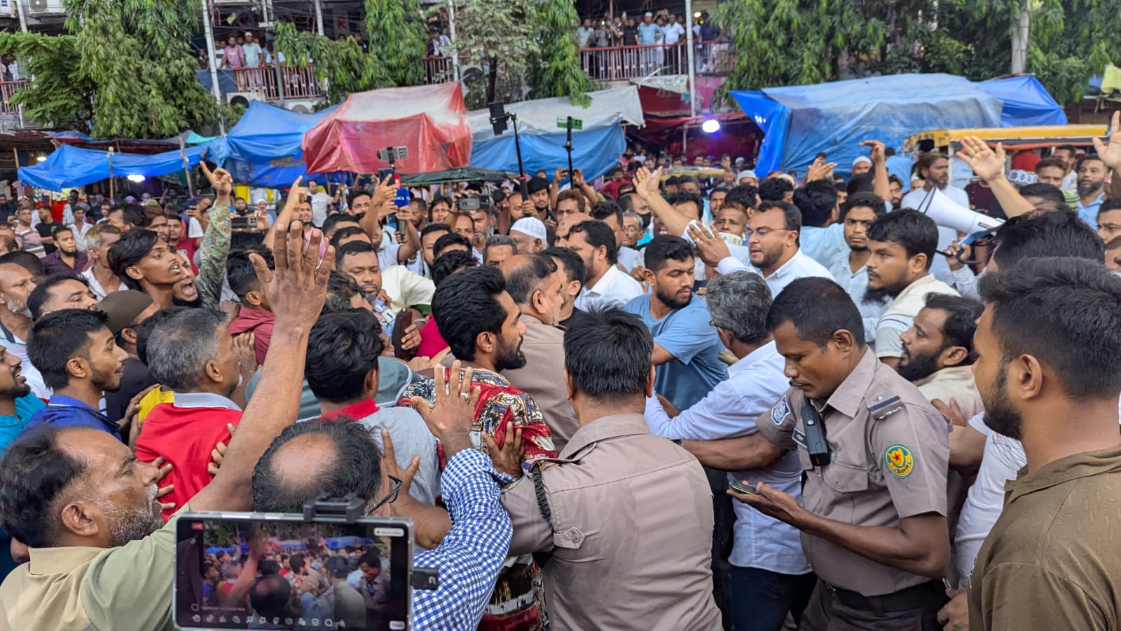 গুলিস্তানে জামায়াতের মিছিলে হামলা, আহত ১৫, আশঙ্কাজনক ৩