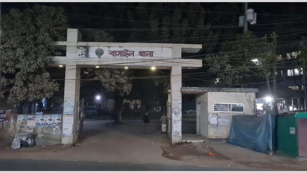 বাসাইলে সড়ক দুর্ঘটনায় চালকসহ পথচারী নিহত