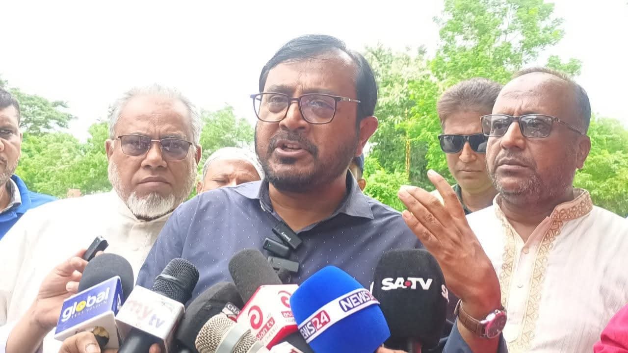 ফেনীতে বেড়িবাঁধ ভেঙে দুর্ভোগের নেপথ্যে পাউবোর দুর্নীতি