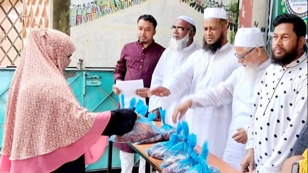ফেনীতে জামায়াতের ১২০ গরু কোরবানি