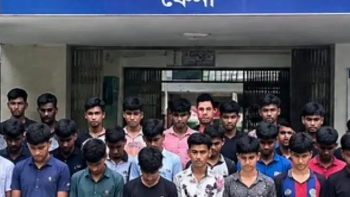 ফেনীতে কিশোর গ্যাংবিরোধী অভিযানে ৩৮ জন আটক