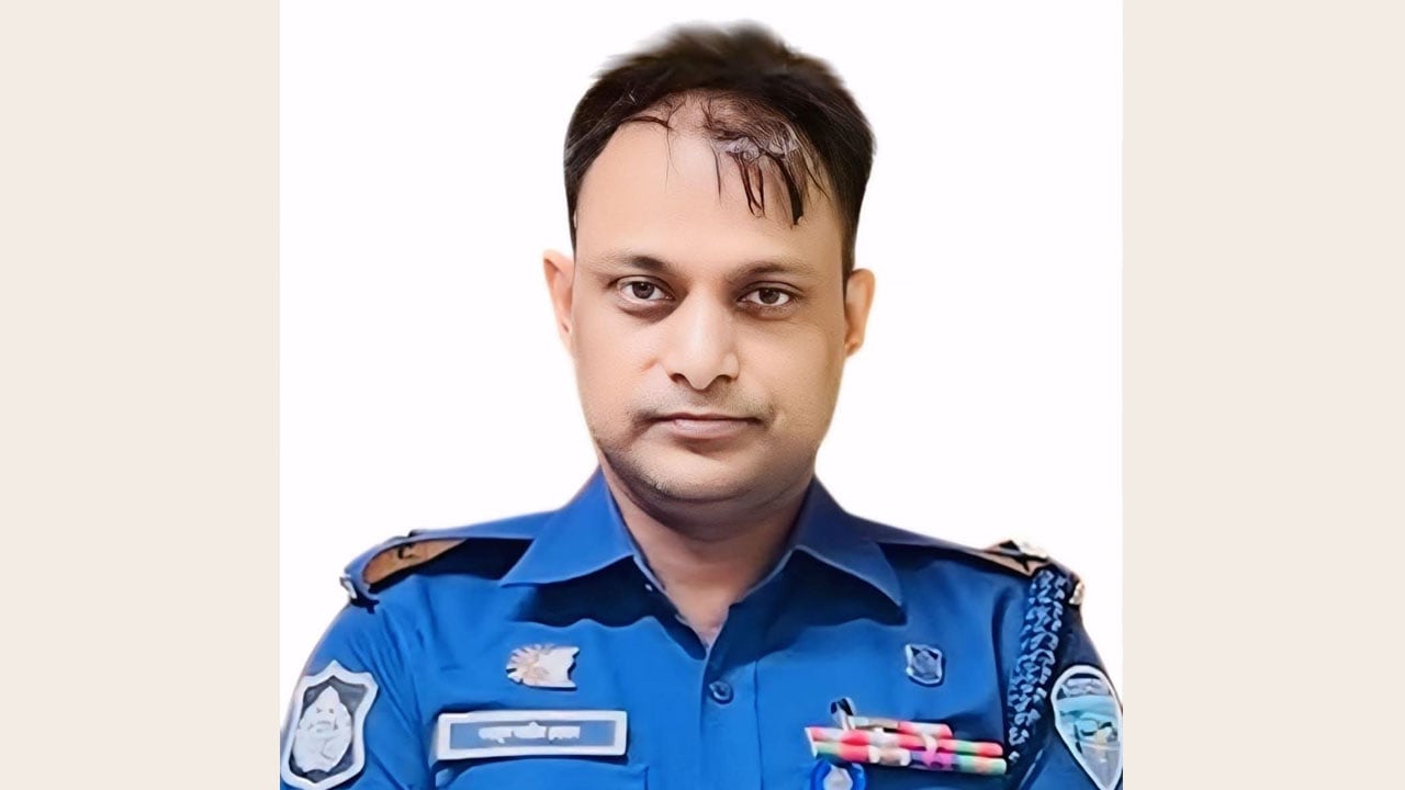 আদালতে ঢুকে সেই ওসির তিন স্যালুট, বিচারক বললেন ‘অর্ডার অর্ডারই’