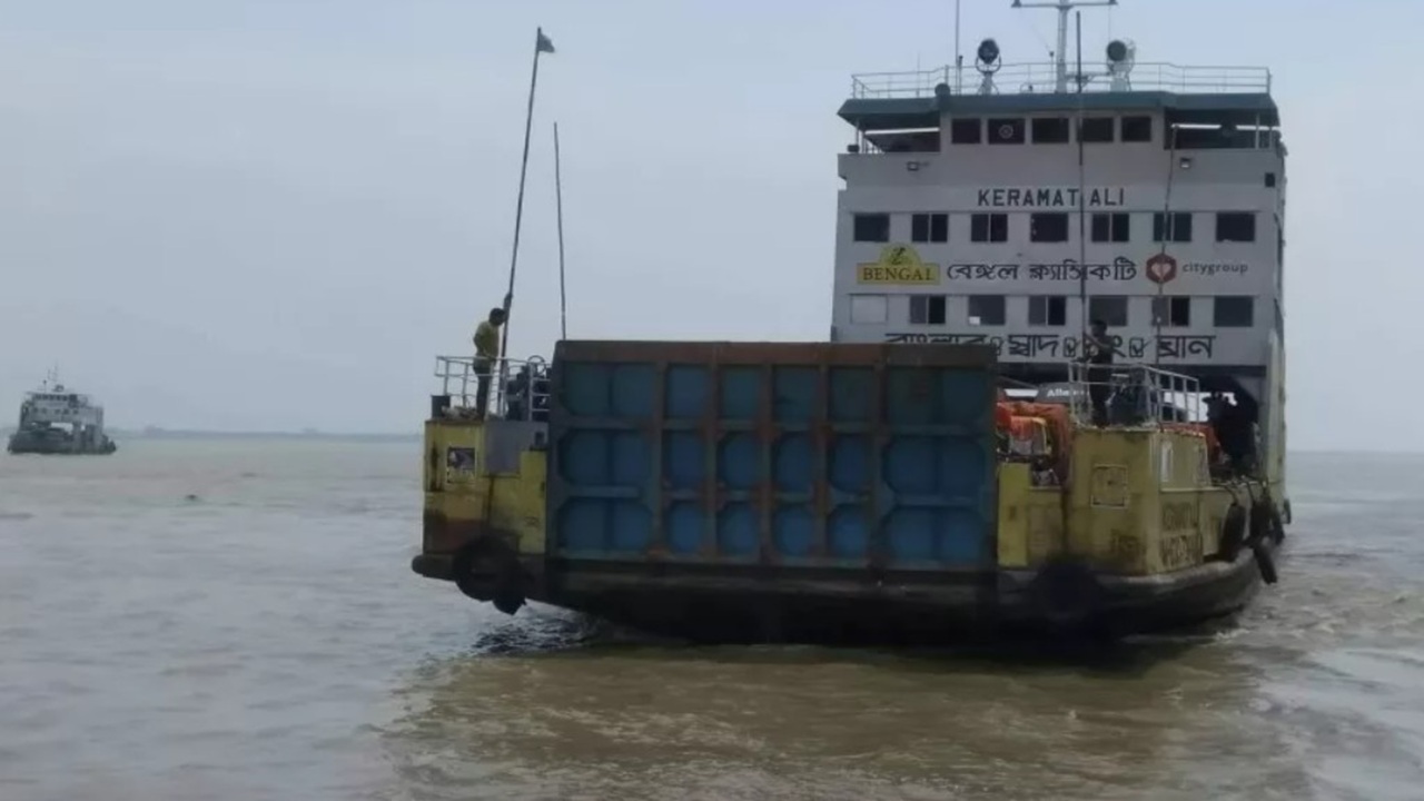 ৯ ঘণ্টা পর দৌলতদিয়া-পাটুরিয়া ফেরি চলাচল স্বাভাবিক