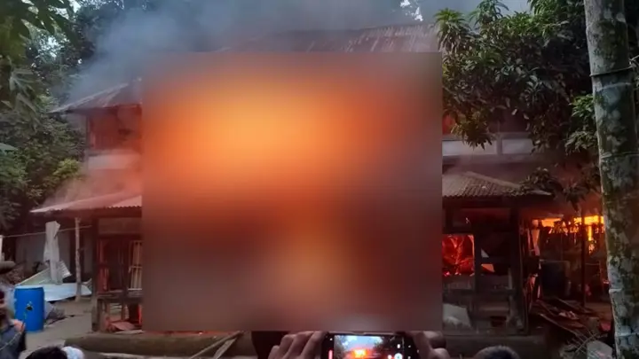 শিশুকে ধর্ষণের চেষ্টা, অভিযুক্তের বাড়িতে আগুন দিল এলাকাবাসী