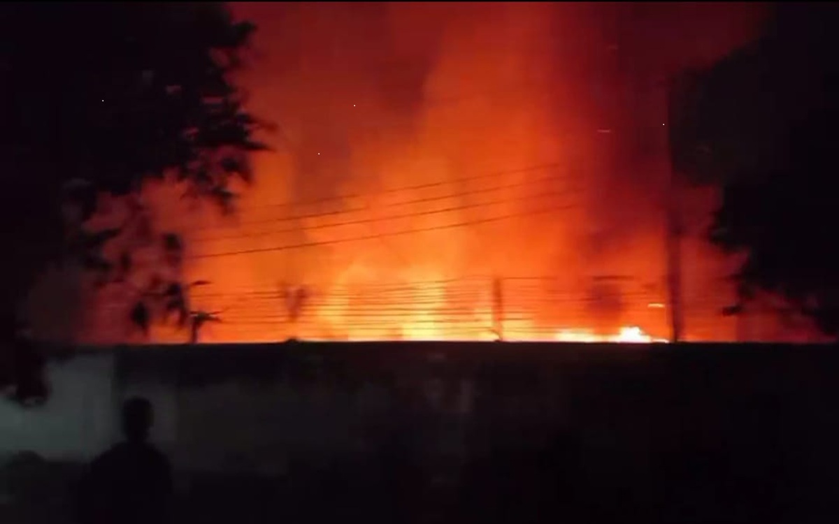 রাজধানীর মহাখালীতে পেট্রোল পাম্পে আগুন