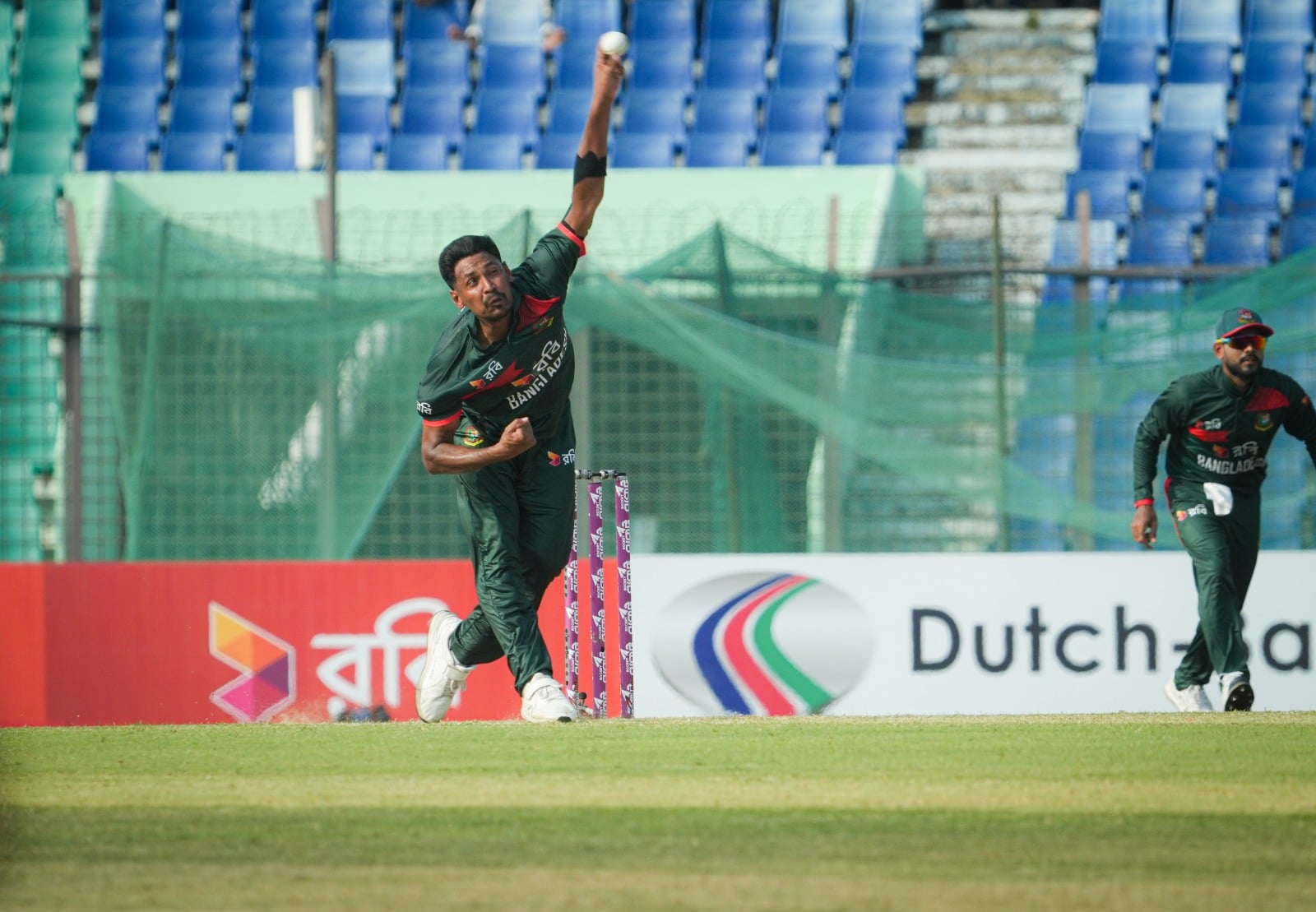 ল্যাথামকে ফেরালেন মিরাজ, তিন উইকেট নেই নিউজিল্যান্ডের