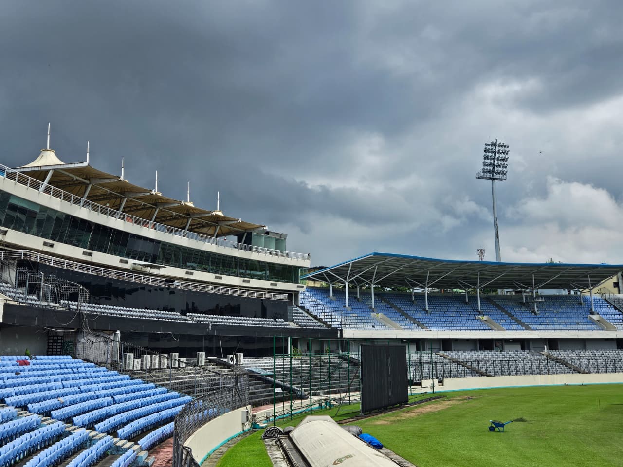 সংস্কার হচ্ছে মিরপুরের ফ্লাডলাইটের