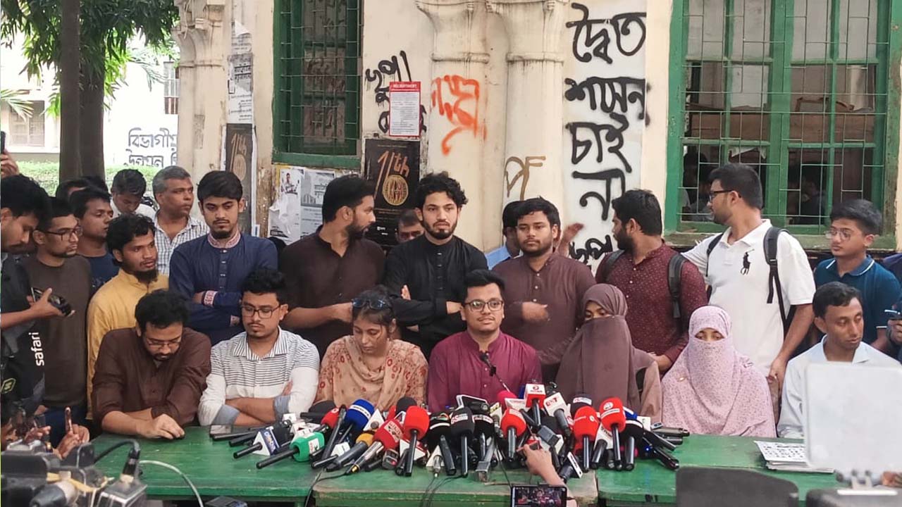 ছাত্রদল রাজনৈতিক দেউলিয়াত্ব প্রকাশ করছে : এস এম ফরহাদ