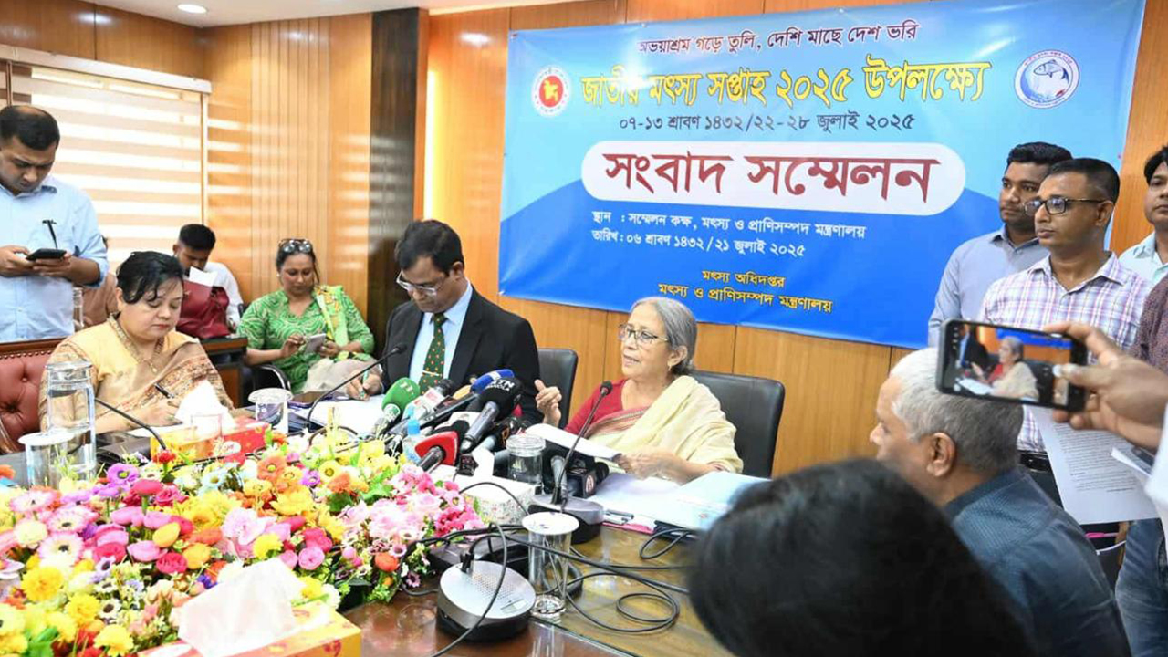 দাদনের দুষ্টচক্র থেকে জেলেদের মুক্ত করা হবে: প্রাণিসম্পদ উপদেষ্টা