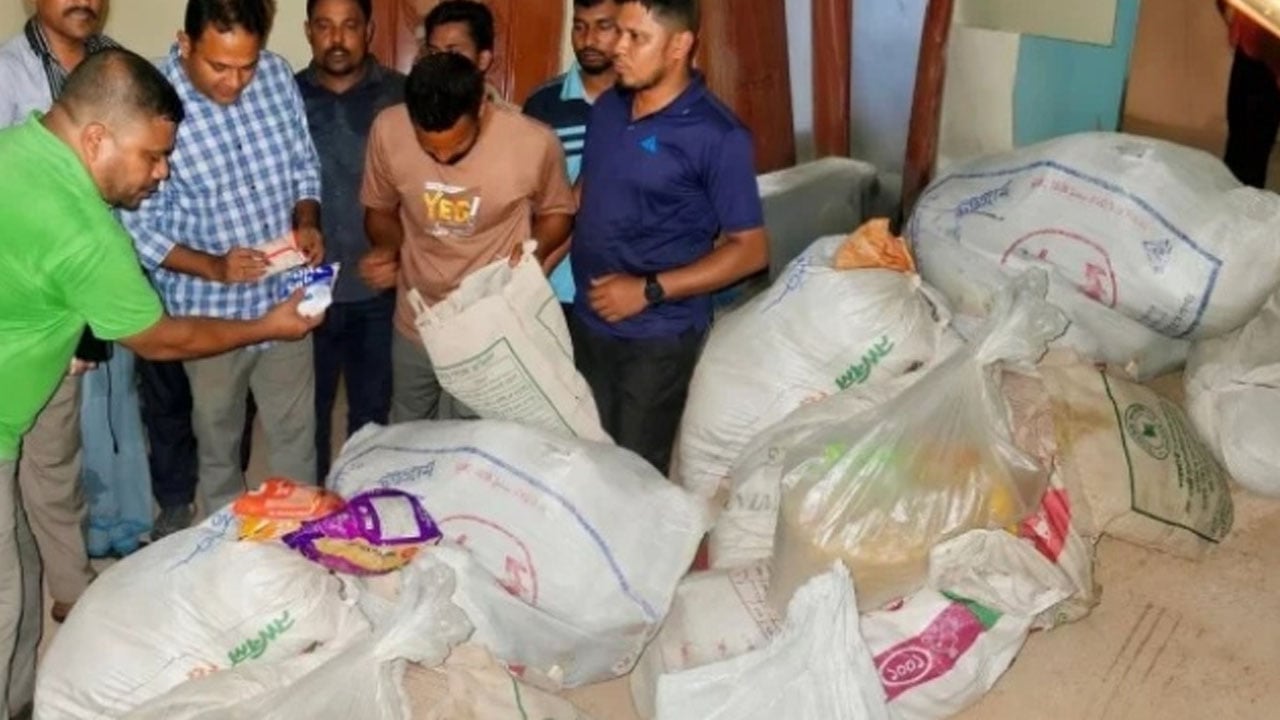পিআইও অফিসের বাসা থেকে সরকারি ত্রাণসামগ্রীর উদ্ধার