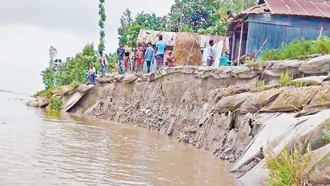 ভিটেমাটি হারিয়ে নিঃস্ব আড়াইহাজার পরিবার