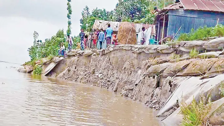 ভিটেমাটি হারিয়ে নিঃস্ব আড়াইহাজার পরিবার