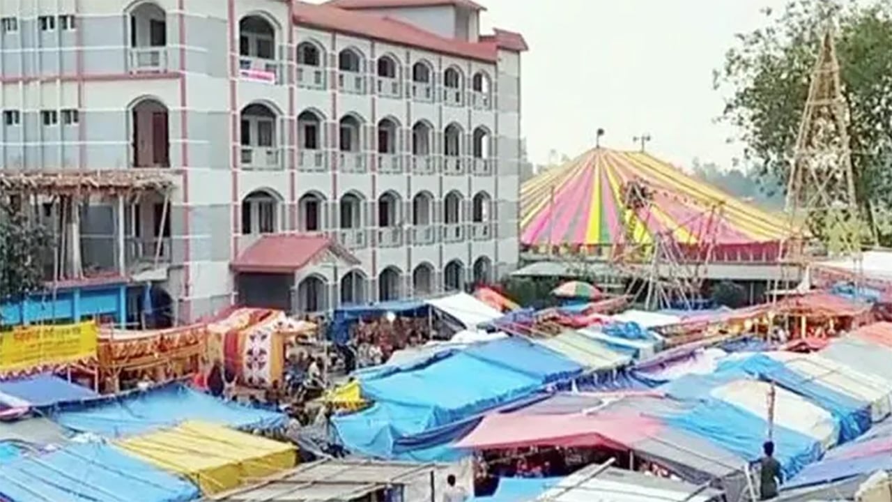 স্কুল বন্ধ রেখে মাঠে চলছে মেলা ও অশ্লীল নৃত্য