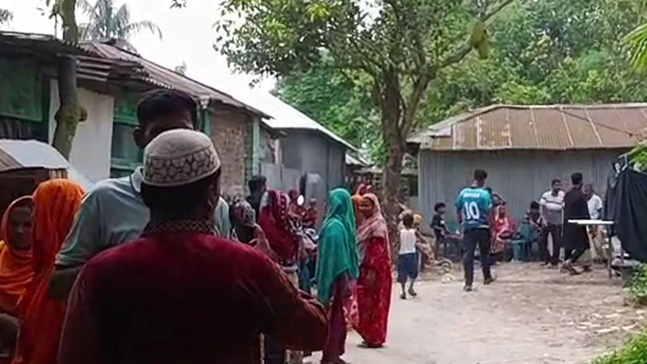 গোবিন্দগঞ্জে মদ্যপানে যুবকের মৃত্যু, হাসপাতালে ভর্তি ২