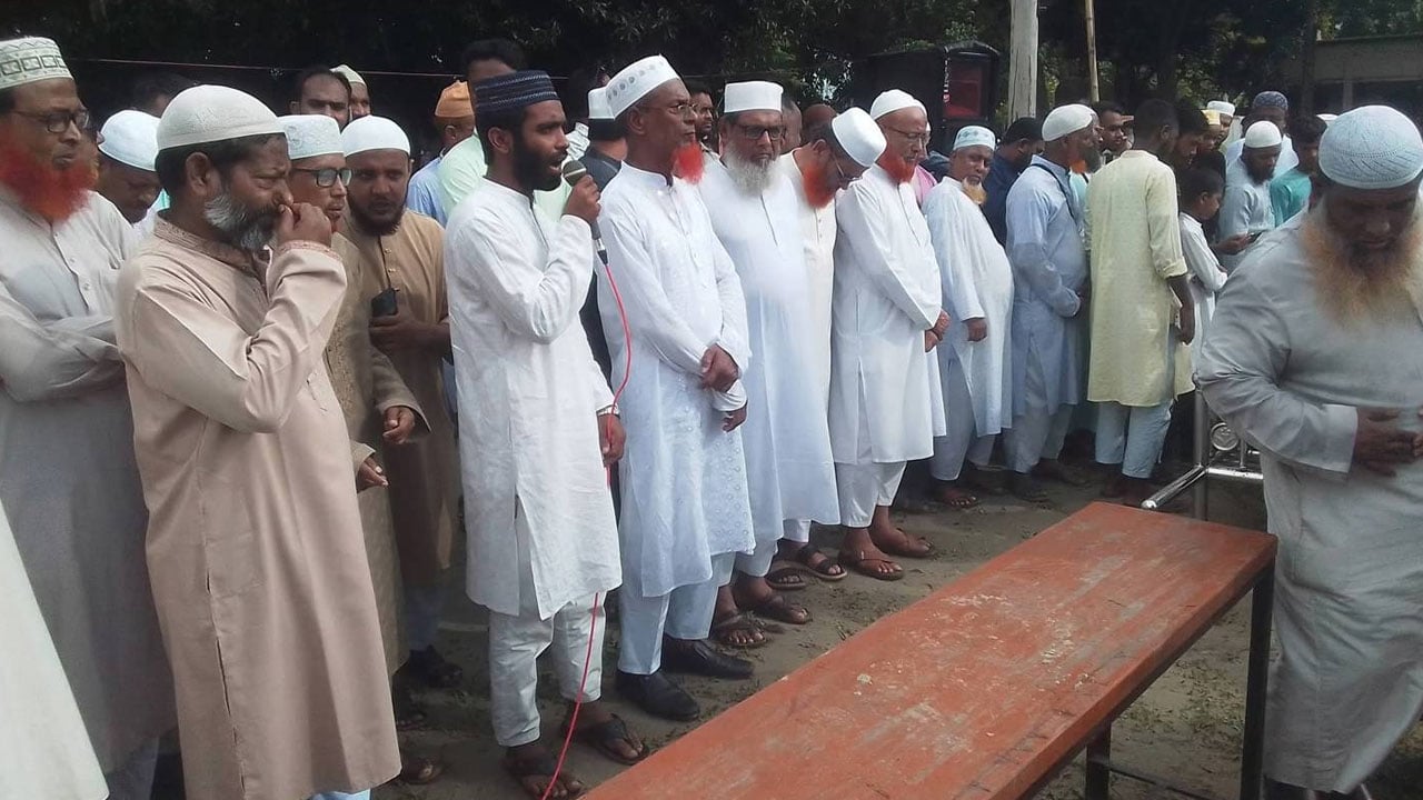 অশ্রুসিক্ত নয়নে সালাউদ্দিনকে শেষ বিদায় জানালেন এলাকাবাসী
