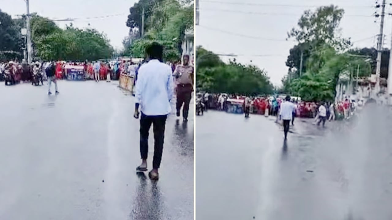 মহাখালী-তেজগাঁও সড়ক অবরোধ করে পোশাকশ্রমিকদের বিক্ষোভ