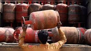 ধামরাইয়ে সিলিন্ডার গ্যাসের সংকট