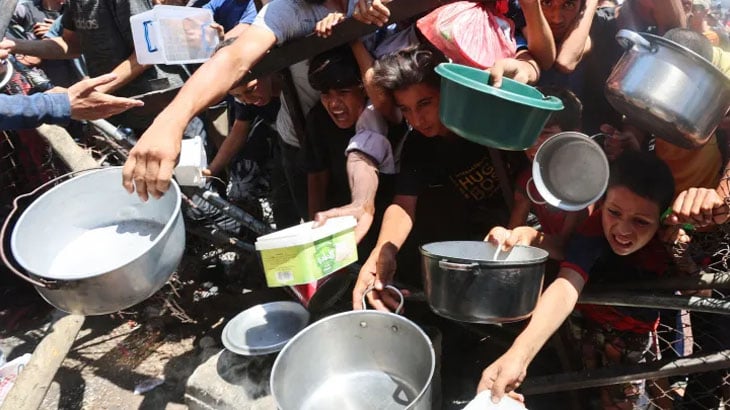 গাজায় ত্রাণ কেন্দ্রে ইসরাইলের হামলায় ৯২ জনের মৃত্য