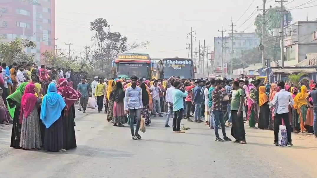 গাজীপুরে দুর্ঘটনায় গার্মেন্টস শ্রমিক নিহত, মহাসড়ক অবরোধ