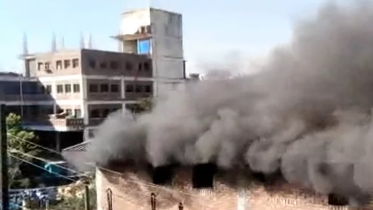 গাজীপুরে কয়েল কারখানায় আগুন, নিয়ন্ত্রণে ৯ ইউনিট