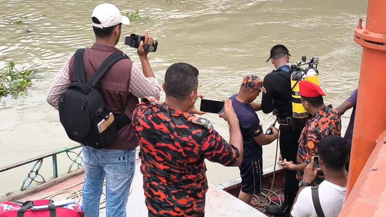 জুলাই অভ্যুত্থানে নিহত হৃদয়ের লাশের সন্ধানে তুরাগ নদীতে অভিযান