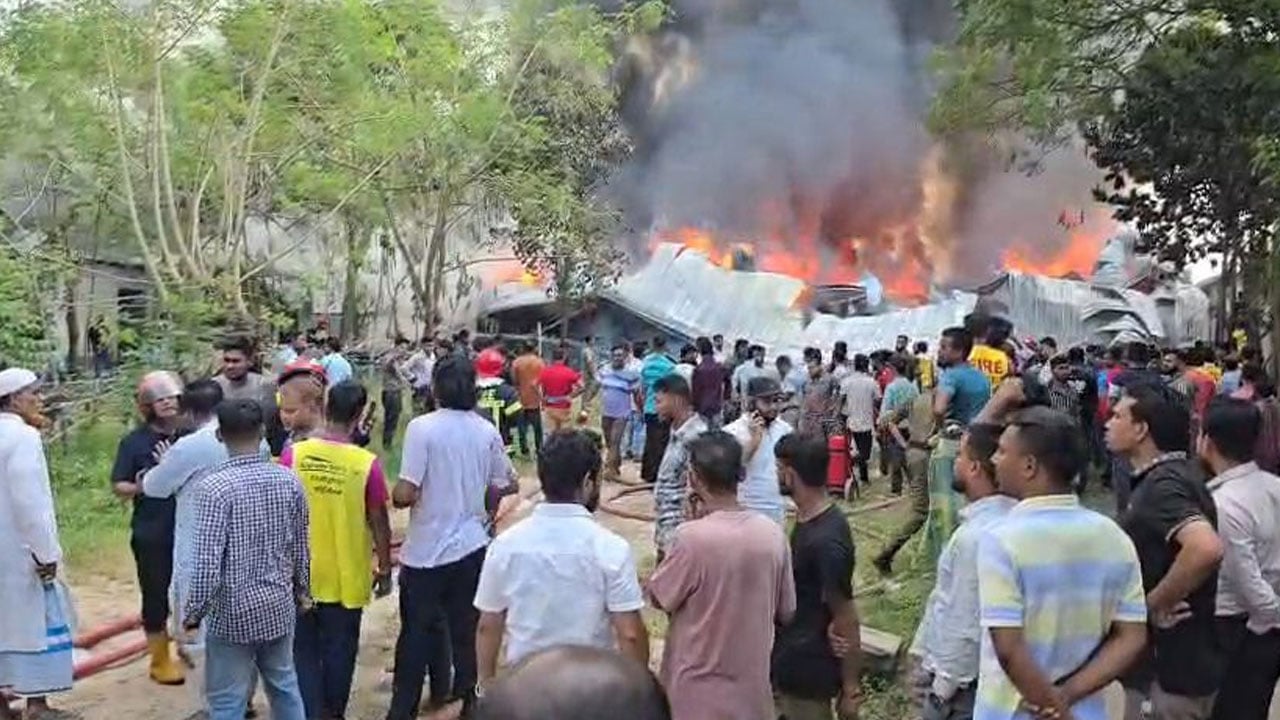 গাজীপুরে সুপ্রিম গার্মেন্টসের কার্টুন গুদামের আগুন নিয়ন্ত্রণে