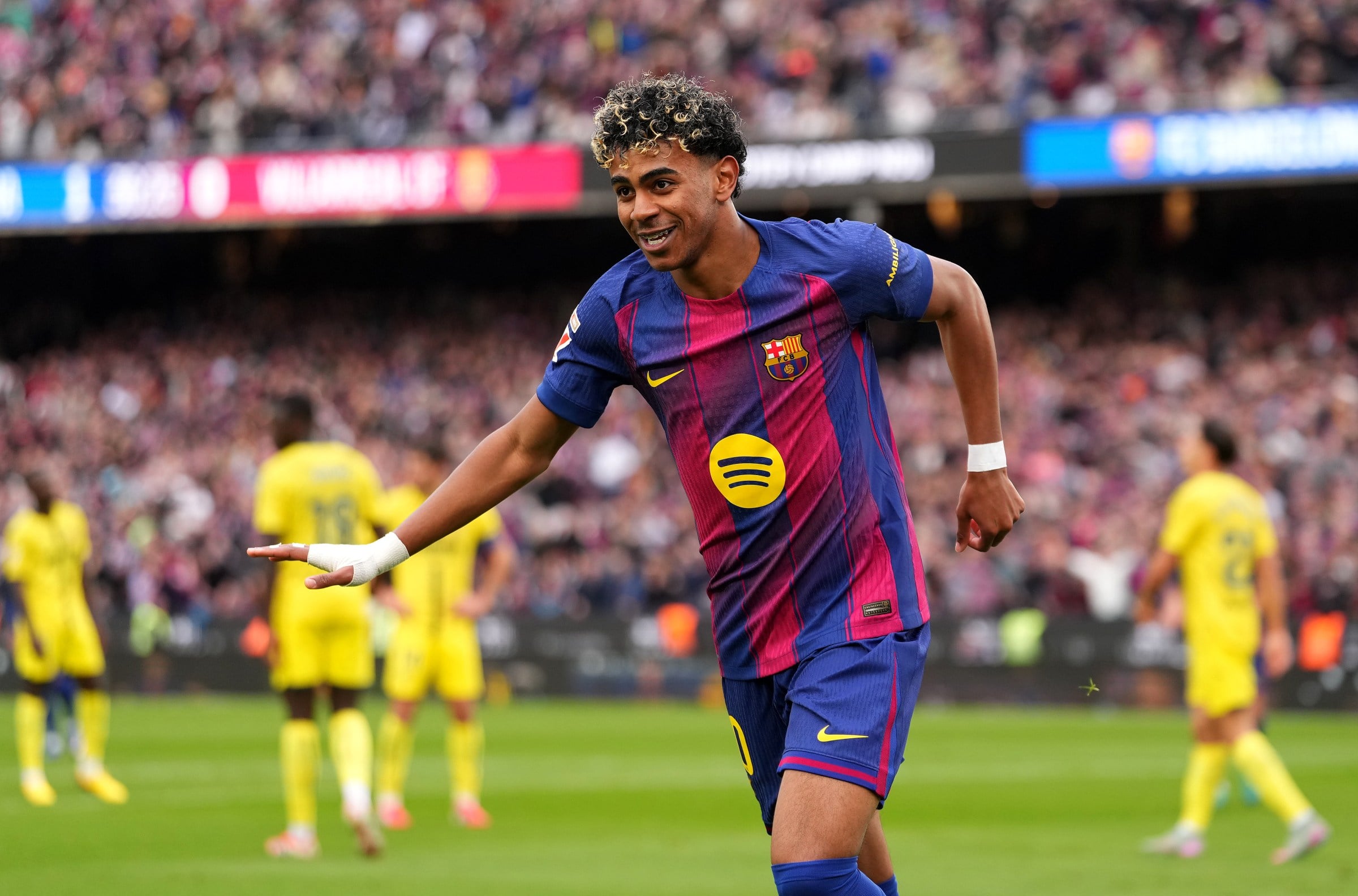 ইয়ামালের হ্যাটট্রিকে বার্সার জয়, গোলবন্যা লিভারপুলের