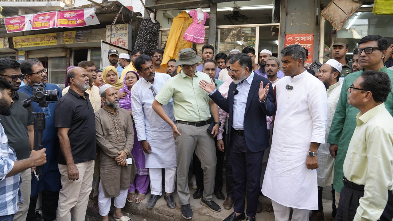 একদিনের মধ্যে আশকোনা মেইন রোডের জলাবদ্ধতা নিরসনের নির্দেশ