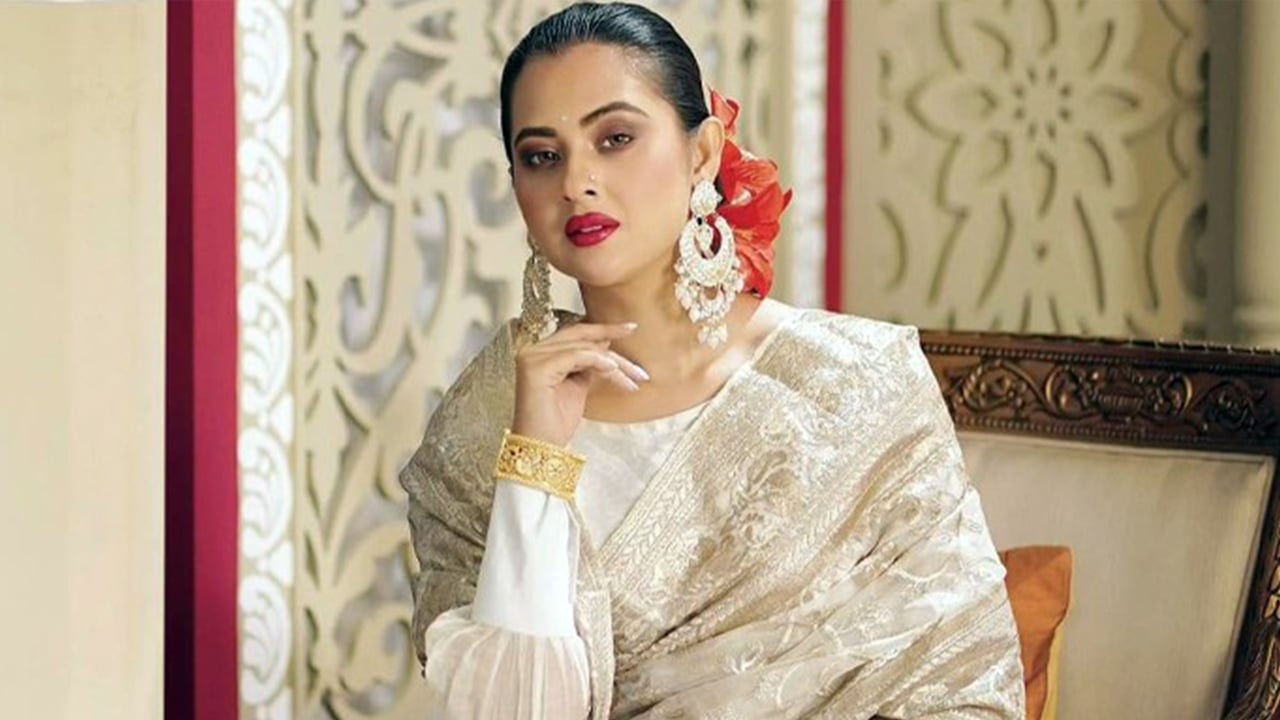 এবার কন্যা সন্তানের মা হলেন বুবলী