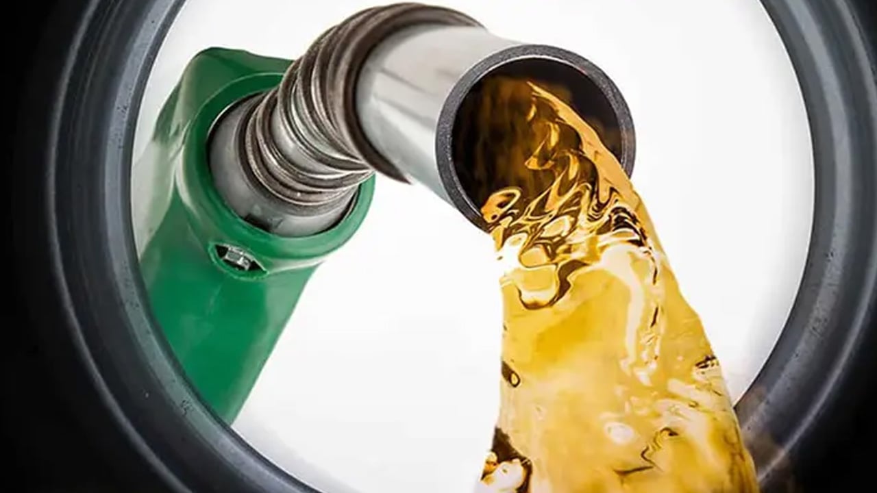 ঘণ্টার পর ঘণ্টা অপেক্ষা করেও মিলছে না তেল