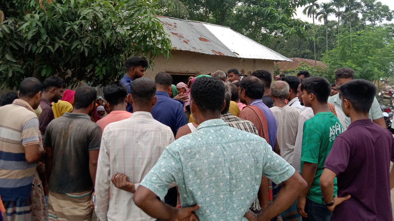 ঘোড়াঘাটে যুবকের ঝুলন্ত লাশ উদ্ধার