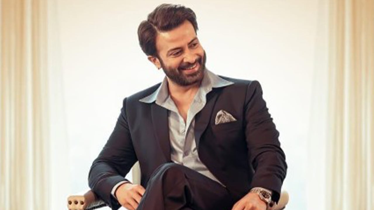 জোড়া সুখবর দিলেন শাকিব খান