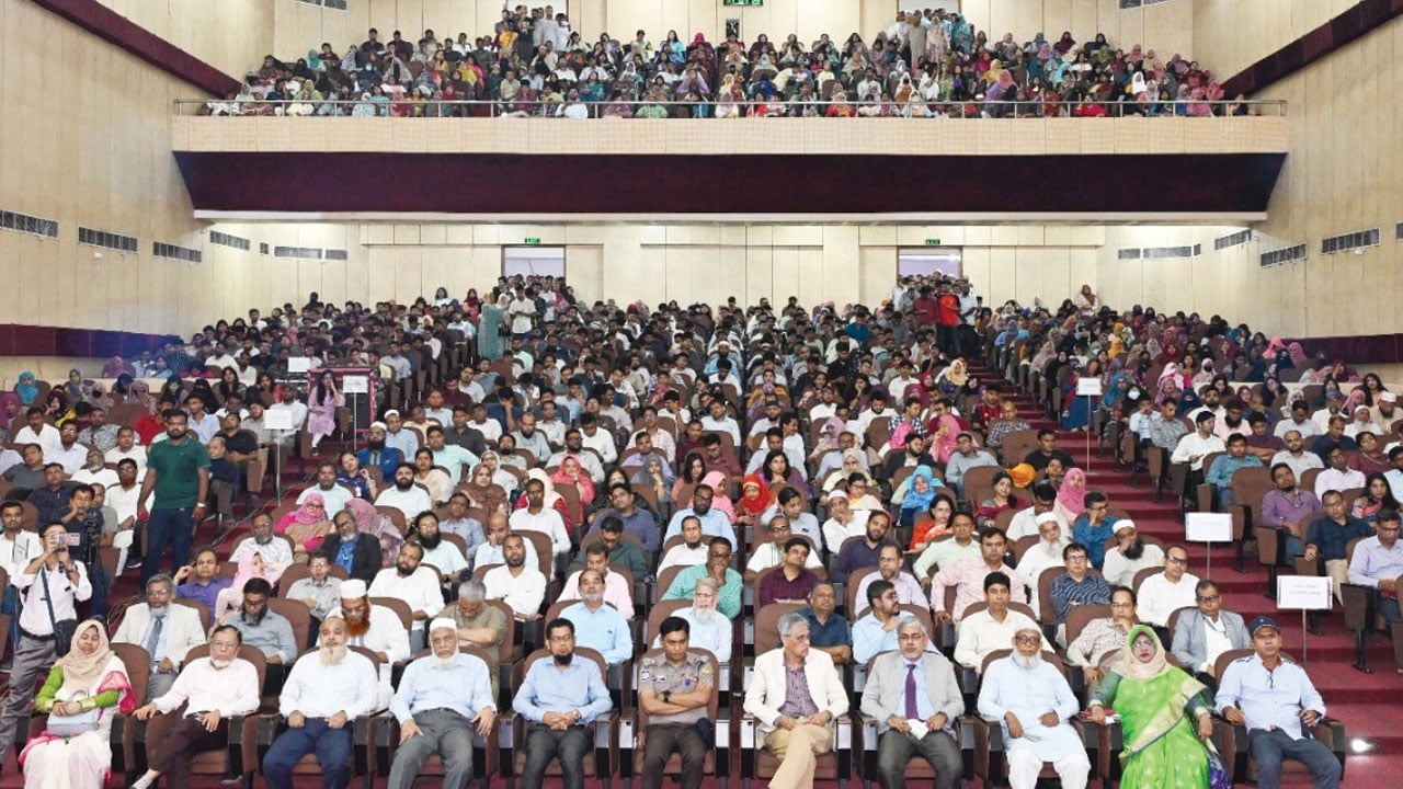 গাজীপুর-কৃষি-বিশ্ববিদ্যালয়ে-উৎসবমুখর-পরিবেশে-নবীন-শিক্ষার্থীদের-ওরিয়েন্টেশন-অনুষ্ঠিত-2