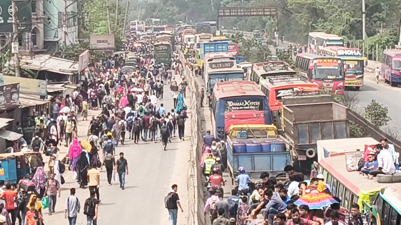 গাজীপুরে মহাসড়কে যানজট, থেমে থেমে চলছে গাড়ি
