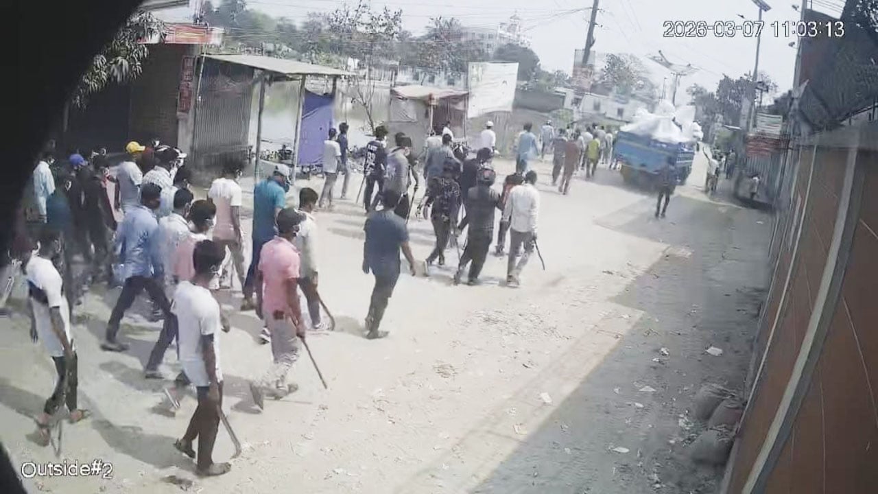 গাজীপুরে ঝুট ব্যবসা নিয়ে বিএনপির দুই গ্রুপের সংঘর্ষ, ককটেল বিস্ফোরণ