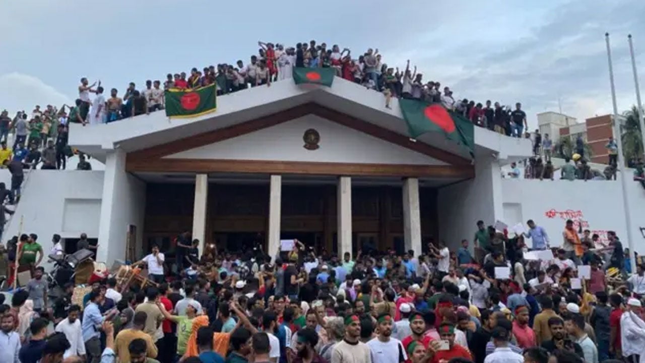 অঘোষিত রাজতন্ত্র এবং গণঅভ্যুত্থানের আকাঙ্ক্ষা