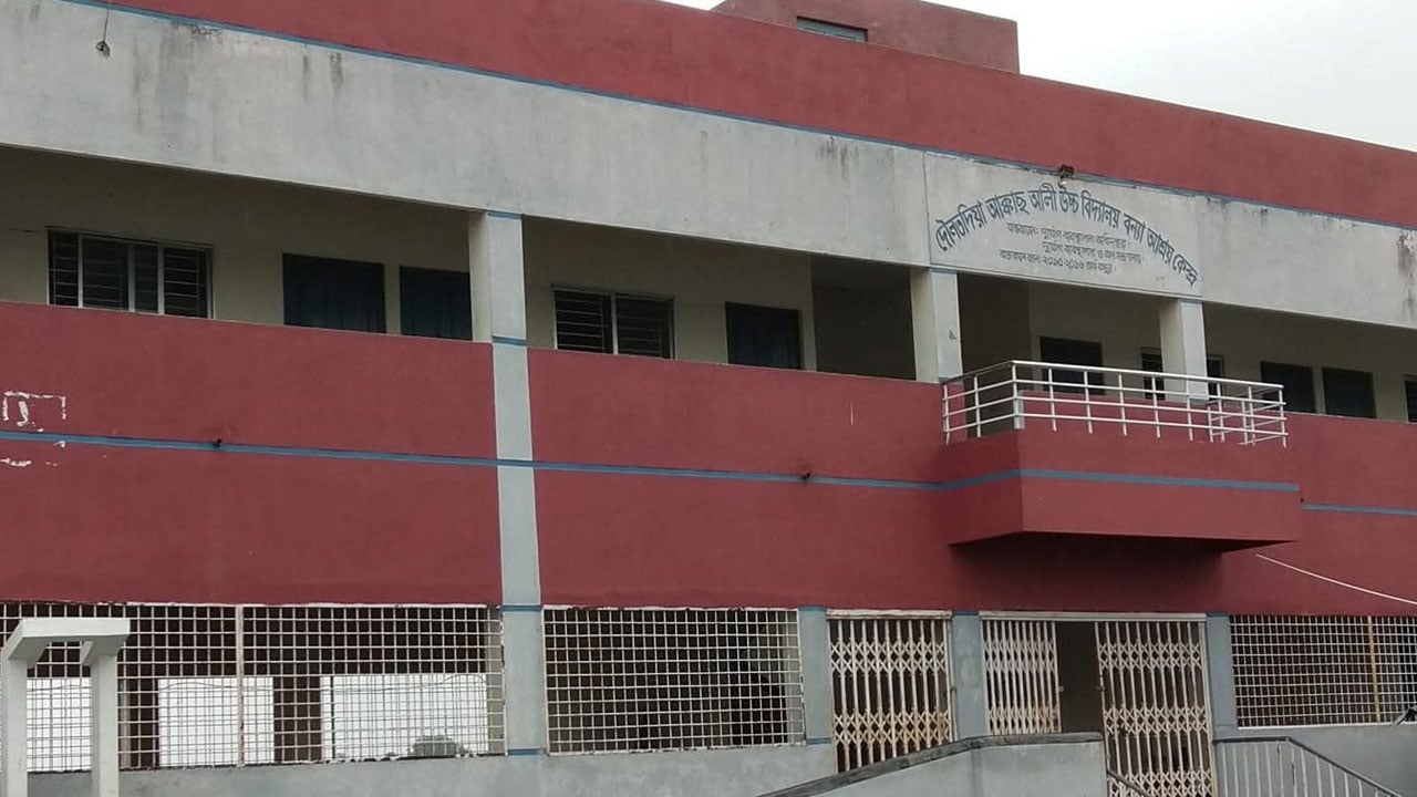 ১০ শিক্ষকের বিদ্যালয়ে এক শিক্ষার্থী পাস