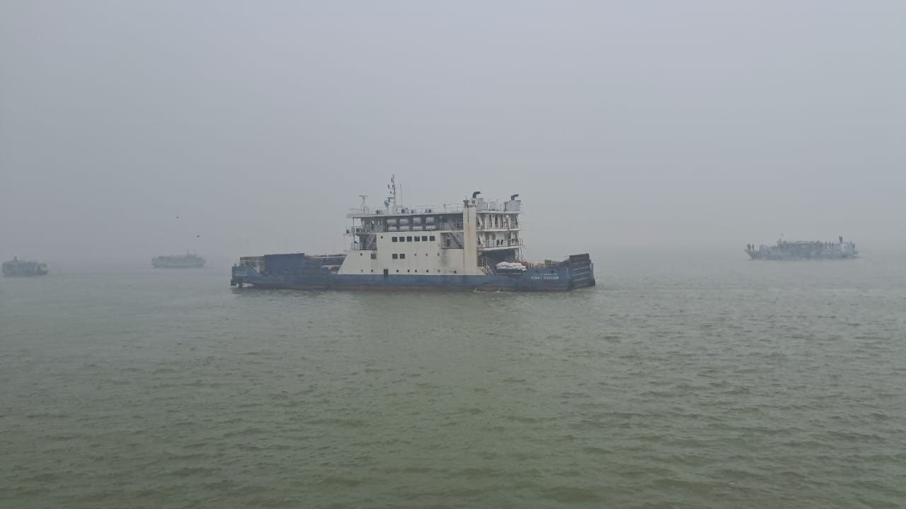 দৌলতদিয়া-পাটুরিয়ায় নৌযান চলাচল স্বাভাবিক