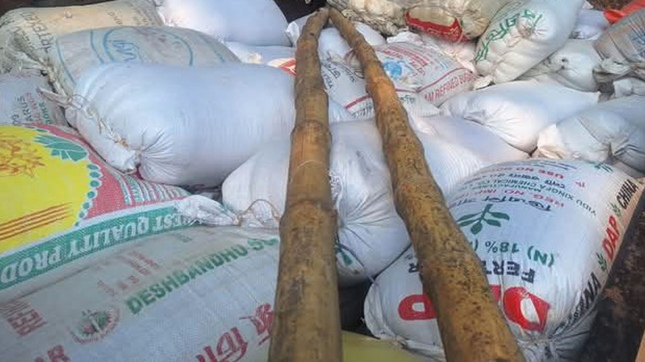 গোবিন্দগঞ্জে খাদ্যবান্ধব কর্মসূচির চালসহ বিএনপি নেতা আটক