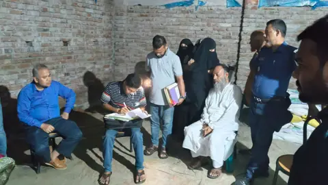 অবৈধভাবে ১,০০০ বস্তা সার মজুত, ডিলারের কারাদণ্ড