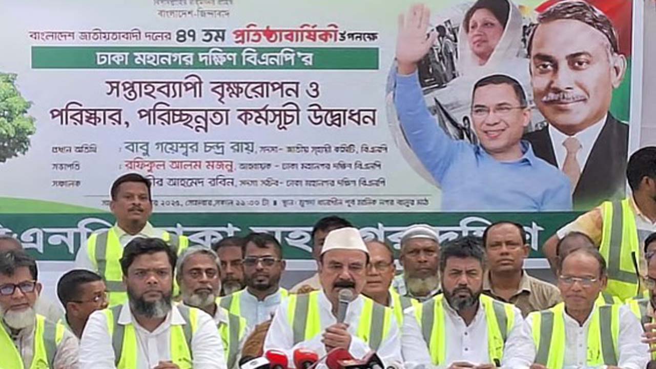 খালের কুমিরটা ১৭ বছর যন্ত্রণা দিয়ে দিল্লিতে পালিয়েছে : গয়েশ্বর