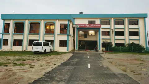 সংবাদ প্রকাশের পর গফরগাঁও পৌরসভার কক্ষ ছাড়লেন তিন কর্মকর্তা