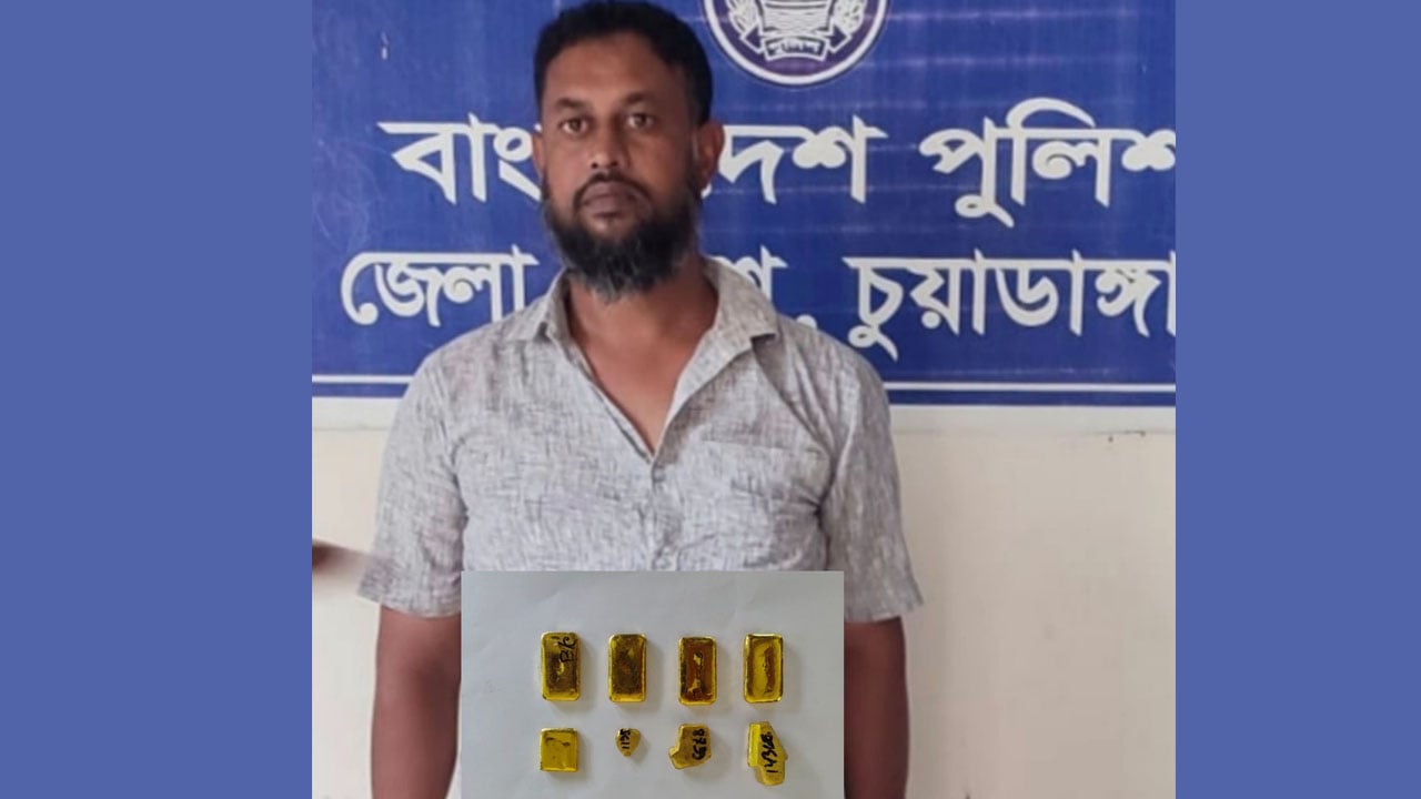 জীবননগরে ৪ স্বর্ণের বারসহ পাচারকারী আটক