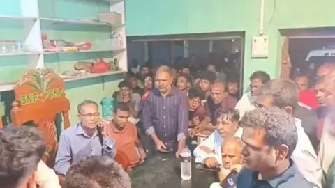 গঙ্গাচড়ায় বিড়ির বাজার নিয়ে বিরোধে বিএনপি কার্যালয় ভাঙচুর 